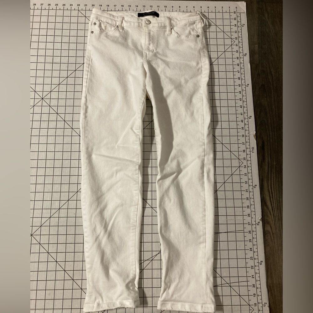 Liverpool Women’s Size 6 Bone White‎ High Rise Jeans